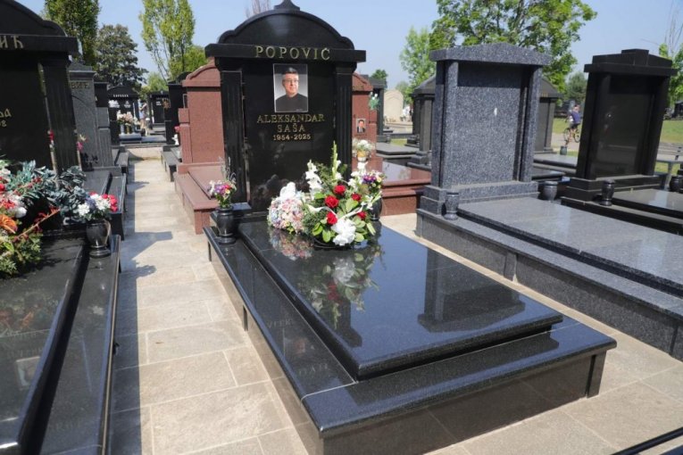 Saša Popović spomenik