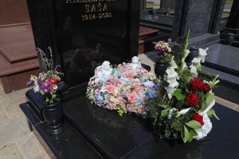 Saša Popović spomenik