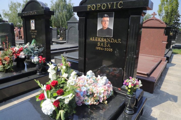 Saša Popović spomenik