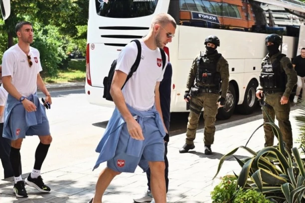 OPSADA U TIRANI, DRONOVI PRETE "ORLOVIMA": Albanci se digli na noge zbog Srba, koristiće SPECIJALNE PUŠKE