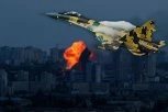 UKRAJINCI OBORILI RUSKOG LOVCA! Suhoj Su-35 pogođen iznad Kurske oblasti, zapaljena letelica pala na zemlju (VIDEO)