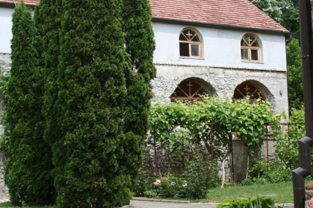 STRAŠNA SUDBINA VELIKE SVETINJE U KOJOJ JE ZAMONAŠENO VIŠE OD 20 SRPSKIH ARHIJEREJA: Evo šta je zadesilo čuveni fruškogorski manastir!