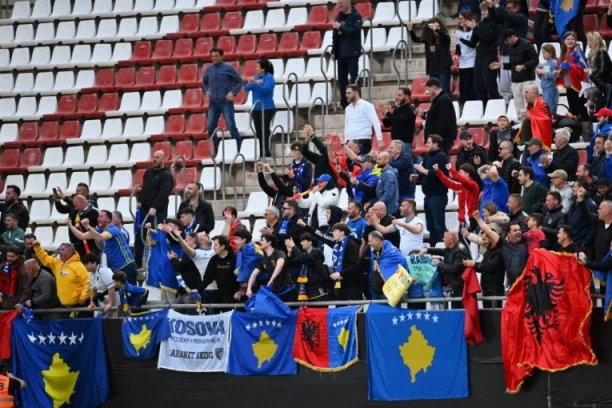 UPRKOS ZABRANI: Albanci sa KiM se oglušili o naređenje policije! (VIDEO)