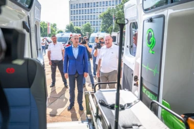 LONČAR URUČIO NOVE SANITETE! Ministar zdravlja poslao jasnu poruku: Država ne pravi nikakvu razliku među lokalnim samoupravama