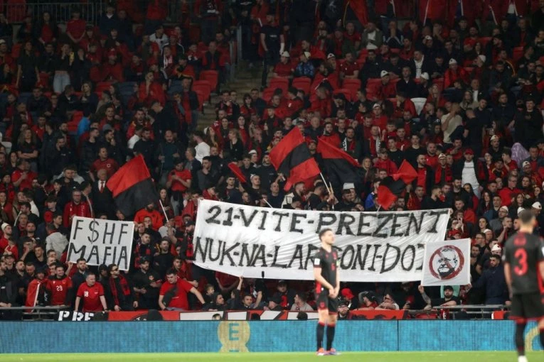 SRAMNE SCENE PRED POČETAK DUELA: Navijači Albanije skandirali i pevali ,,UČK" (VIDEO)