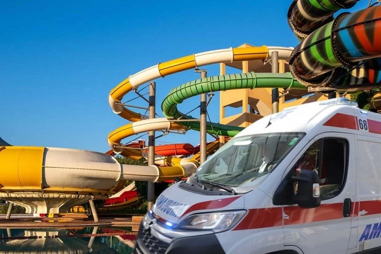 DEČAK (6) IZ SRBIJE TEŠKO POVREĐEN NA HALKIDIKIJU! Dete palo u akva parku, hitno prebačeno u bolnicu!