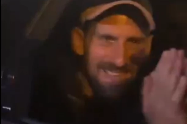 KAKVA JE VELIČINA NOVAK ĐOKOVIĆ! Srbin uhvaćen na ulicama Pariza posle poraza od Sinera, pogledajte šta je radio - SNIMAK ODUŠEVIO SVET! (VIDEO)
