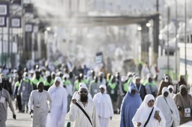 TEMPERATURE DOSTIGLE ČAK 47 STEPENI: Najmanje 13 iranskih hodočasnika izgubilo život tokom hadžiluka u Saudijskoj Arabiji (VIDEO)