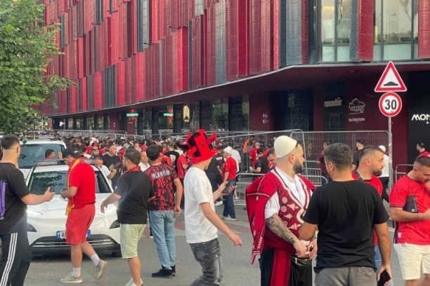 "STARI NEPRIJATELJI NE POSTAJU NOVI PRIJATELJI!" Nova provokacija Albanaca pred meč sa Srbijom (FOTO)