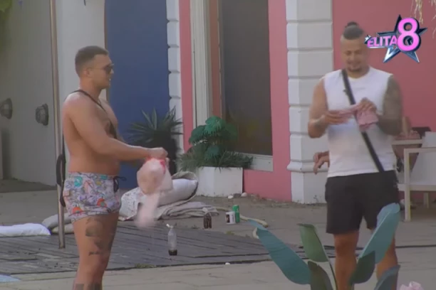 KERU, BEŽIŠ PREKO OGRADE KADA NEMA GRANULA! Karić zestoko udario Uroša, pa spomenuo Anđelu i Gastoza! (VIDEO)