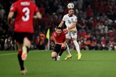 SRBIJA UZELA BOD U NESPORTSKIM USLOVIMA! Albanski navijači prevršili svaku meru, PAMTIĆE SE PETROVIĆEVA ODBRANA PENALA