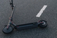 DETE TEŠKO POVREĐENO NAKON PADA SA ELEKTRIČNOG TROTINETA! Helikopterom prebačeno u bolnicu!