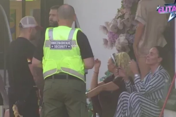 SPECIJALNI PAKET UNET U "ELITU", OBEZBEĐENJE MUNJEVITO REAGOVALO! U sve umešani i roditelji takmičara, OVAKAV HAOS SE NE PAMTI! (GALERIJA)