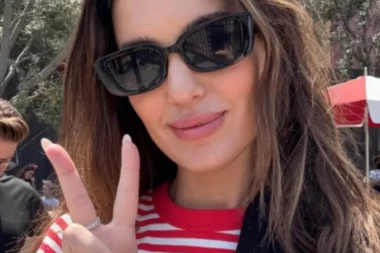 GLUMICA UPUCANA U OKO: Pojavile se ZASTRAŠUJUĆE SLIKE njenog lica, UNAKAŽENo STANJE plaši doktore!