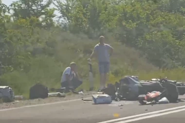 TEŽAK UDES NA IBARSKOJ MAGISTRALI! Motocikl ostao na kolovozu kod Rušnja - DELOVI RASUTI PO PUTU! (VIDEO)