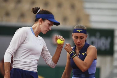 VELIKA ŠTETA: Krunićka i Danilina poražene od Italijanki u finalu RG, treći set ih je koštao trofeja!