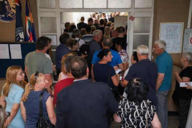 NOVI PRESEK STANJA NA LOKALNIM IZBORIMA! U Kosjeriću izašlo oko 33 odsto birača, u Zaječaru blizu 50