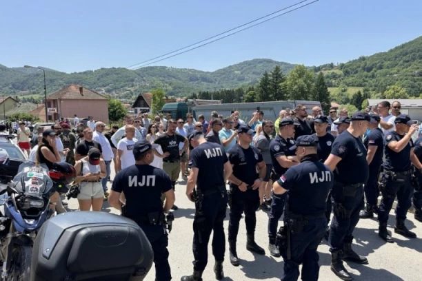 APSURD, POTPISALI ZAPISNIKE, PA SE ŽALILI! Ponavljaju se izbori na biračkom mestu u Kosjeriću: Sudija koji je glasao "za" pustio na slobodu blokadere-napadače