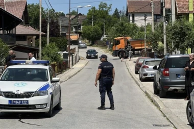 BAHATO I SRAMOTNO! Blokaderi-foteljaši upali u dvorište domaćina kod Kosjerića, pa počeli da ga maltretiraju