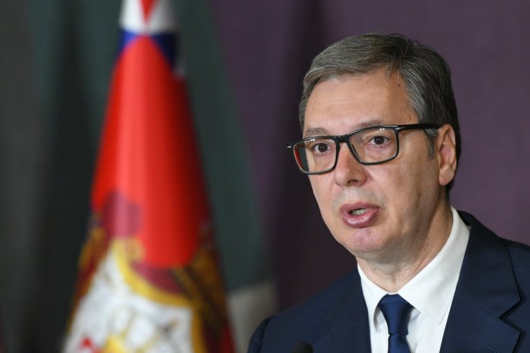 "NAUČI SE PRISTOJNOSTI, SINE!" Poznato kome je predsednik Vučić ovako odgovorio tokom svog obraćanja! (VIDEO)