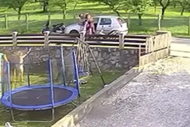 VRIŠTALA JE I OČAJNIČKI MOLILA DA PRESTANE DA GA UDARA! Muškarac krvnički pretukao mladića u Aranđelovcu! (FOTO, VIDEO)