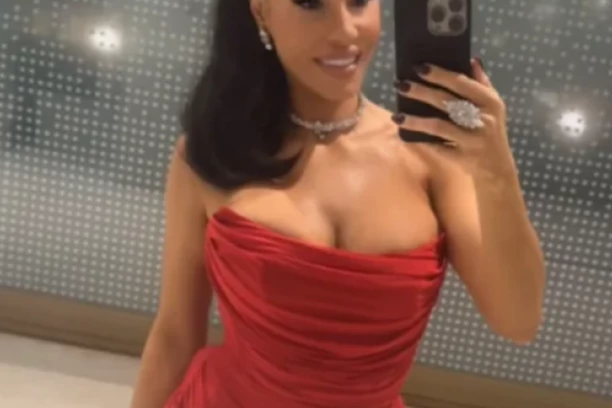 OD POGLEDA NA OVE OBLINE STAJE SRCE, ŠLIC DO KUKA OSTAVLJA BEZ DAHA! Evo zašto je smatraju NAJBOLJOM RIBOM na čitavoj estradi - OVAKVA LEPOTA SE JEDNOM RAĐA! (VIDEO)