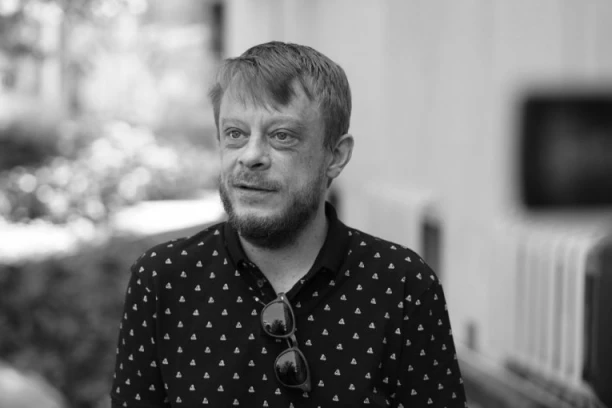 NAJPOTRESNIJE SCENE NA ISPRAĆAJU MATIJE DEDIĆA: Tuga slomila ćerku, suprugu i majku u prvim redovima! Da srce pukne od tuge!