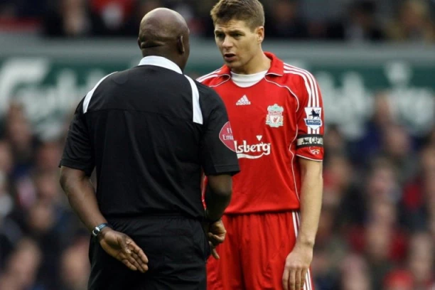 OVU BITKU NIJE USPEO DA DOBIJE: Preminuo jedan od najpoznatijih fudbalskih sudija na planeti!