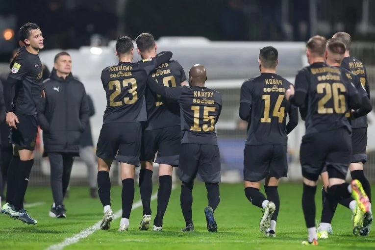 CRNO BELI GA SE ODRIČU: Vezni igrač napušta Partizan!