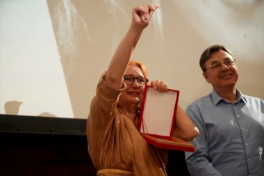 EMOTIVNO! Tanji Bošković uručena prestižna nagrada, a ćerka je sve vreme bila uz nju! Ovako danas izgleda Lana! (FOTO)