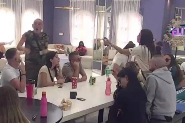 ŽESTOKE UVREDE PALE NA IMANJU! Lepi Mića URLAO iz petinih žila: "Ku*vetino, loše se je*eš"! (VIDEO)