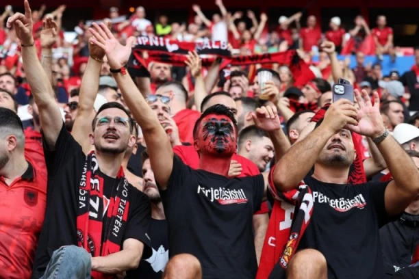 POTPUNI HAOS U TIRANI: Nakon gostovanja Srbije - navijači Albanije udarili na savez! Rat je na pomolu!