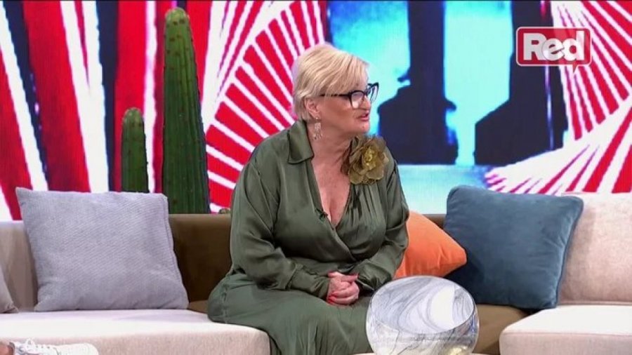 "MAMOGRAF SAM RADILA SEDAM PUTA, NIŠTA NIJE POKAZAO!" Naša pevačica otvorila dušu o borbi sa KARCINOMOM: Evo kako je otkrila podmuklu bolest!