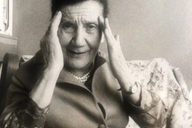 JEDINA LJUBAV JOJ JE BIO SIROMAŠNI EMIGRANT! Životna priča Desanke Maksimović će vas ostaviti bez daha, a SAHRANJENI SU NA ISTOM MESTU!