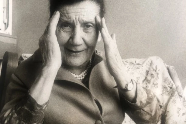 JEDINA LJUBAV JOJ JE BIO SIROMAŠNI EMIGRANT! Životna priča Desanke Maksimović će vas ostaviti bez daha, a SAHRANJENI SU NA ISTOM MESTU!