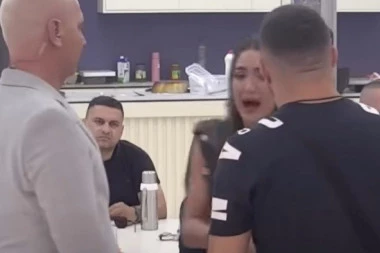 ANĐELA ĐURIČIĆ OSTAJE BEZ HONORARA! Opsadno stanje u "Eliti",  strogo KAŽNJENA ZBOG ZVERSKE AGRESIJE!