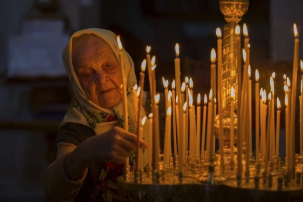 OVO TREBA DA ZNATE PRE NEGO ŠTO UPALITE SVEĆE U CRKVI: Savet oca Danila zlata vredan - u suprotnom je bezvredno