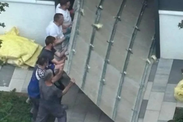 PAO PLAFON U KOMPLEKSU VRTOVI CERAKA Evo šta narod plaća 3.300 evra po kvadratu!