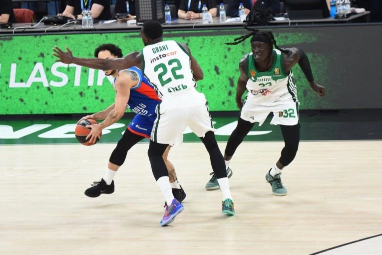 ZVEZDA MERIDIANBET DOVODI POJAČANJE: Igrač Panatinaikosa na meti crveno-belih!