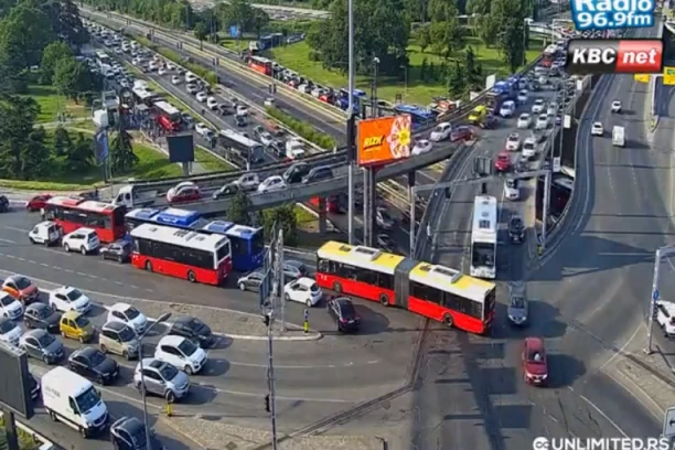 PONEDELJAK - SINONIM ZA SAOBRAĆAJNI KOLAPS! Gde god da su krenuli, ovog jutra su svi kasnili! (FOTO)