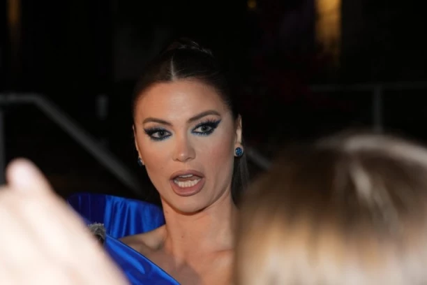 DRAMA U NIŠU PRED KONCERT MILICE PAVLOVIĆ! Pevačica očajna, hvata se za glavu - SAČEKAO JE POTPUNI HAOS! (VIDEO)