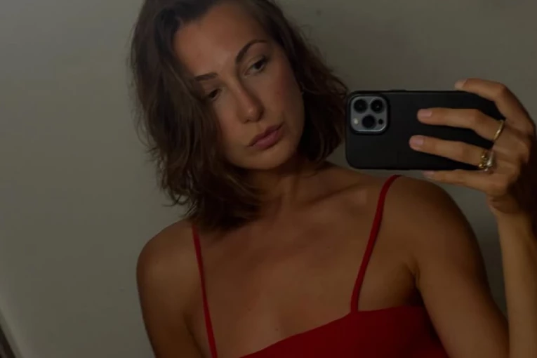 SRPKINJA NAGIM FOTKAMA ZALUDELA PRATIOCE! Ćerka slavnog trenera skinula brus, KOMENTARI PLJUŠTE NA SVE STRANE