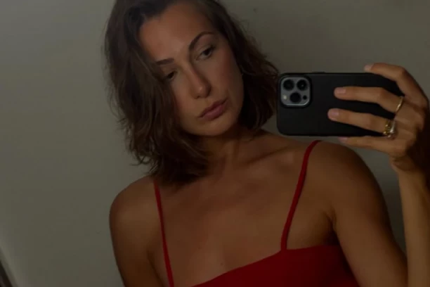 SRPKINJA NAGIM FOTKAMA ZALUDELA PRATIOCE! Ćerka slavnog trenera skinula brus, KOMENTARI PLJUŠTE NA SVE STRANE