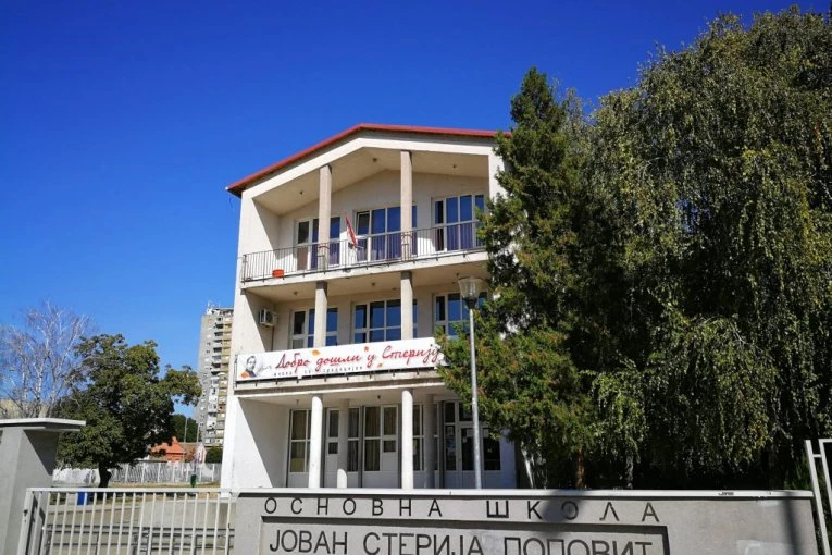 "IMAM PIŠTOLJ, POBIĆU NEKE NASTAVNIKE!": Jezive reči sedmaka koji je izazvao haos u školi na Novom Beogradu! OGLASILO SE TUŽILAŠTVO!