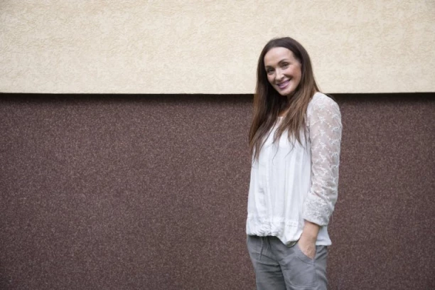 SLAĐA DELIBAŠIĆ NESTALA SA SCENE, A NOVAC SAMO STIŽE! Šokiraće vas kako zarađuje 13.000 EVRA MESEČNO!