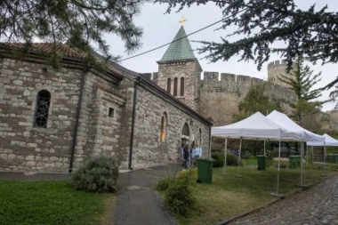 DETALJ U BEOGRADSKOJ CRKVI JEDINSTVEN, SVI HRLE DA GA VIDE: Naizgled običan, ali ako ga bolje pogledate shvatićete nešto neverovatno