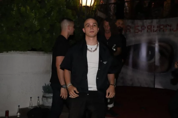 SATERAN SAM U ĆOŠAK! Vojaž OTVORIO DUŠU i otkrio da li napušta muzičku scenu: "Ja sam crna ovca na estradi"!
