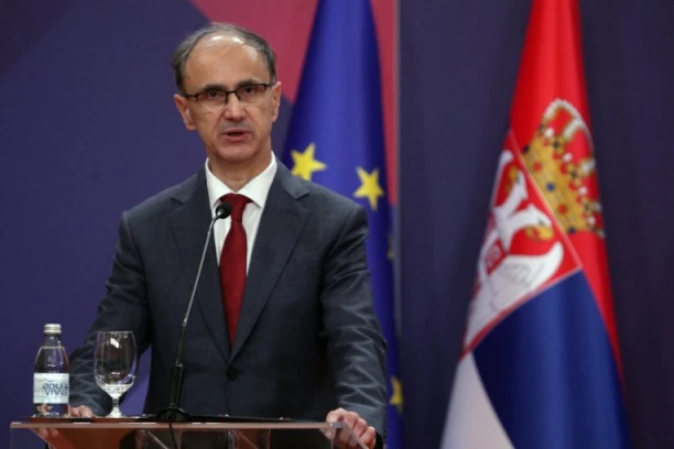 PREMIJER MACUT OŠTRO OSUDIO DIVLJANJE BLOKADERA! Građanima uputio važnu poruku!