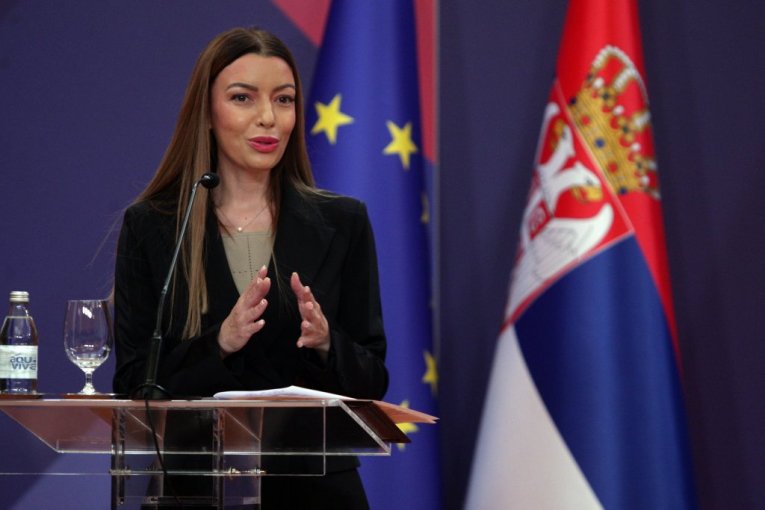 "SRAMNO I NEDOPUSTIVO DIVLJAŠTVO"! Mesarovićeva: "Blokaderi nasilnici ponovo pokušavaju da zaustave normalan život"