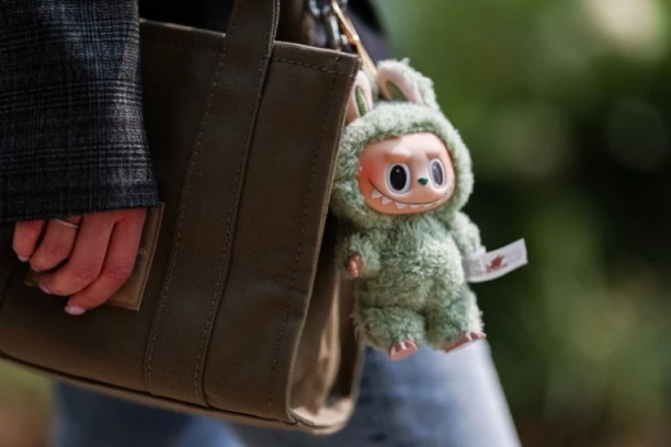 KUDA IDE OVAJ SVET?! Za ovog Labubua na aukciji dali jedan STAN U BEOGRADU! (VIDEO)